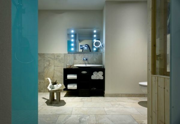 Spiegel Fernseher nach Maß von SplashVision BigSplash. Wasserdichte